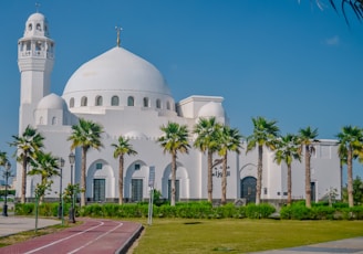 photography of white mosque during daytime