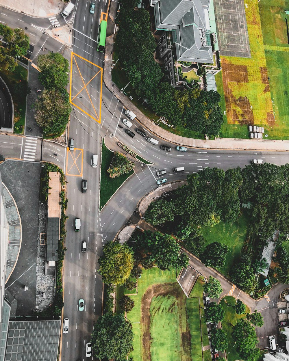 Photographie aérienne d’une intersection routière