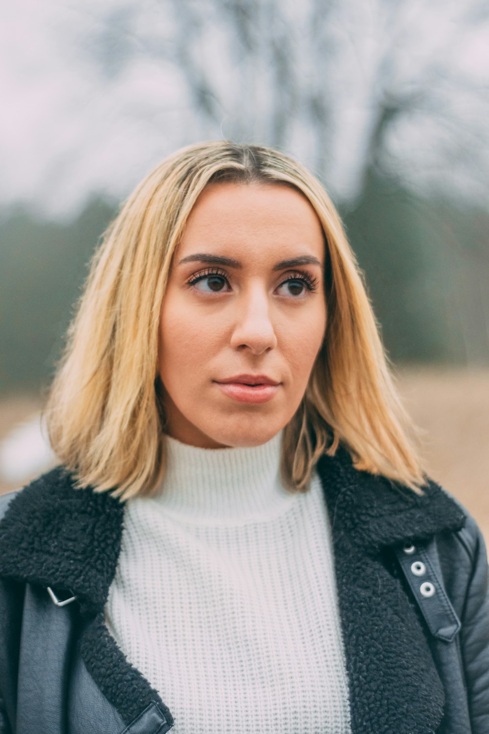 woman wearing black jacket