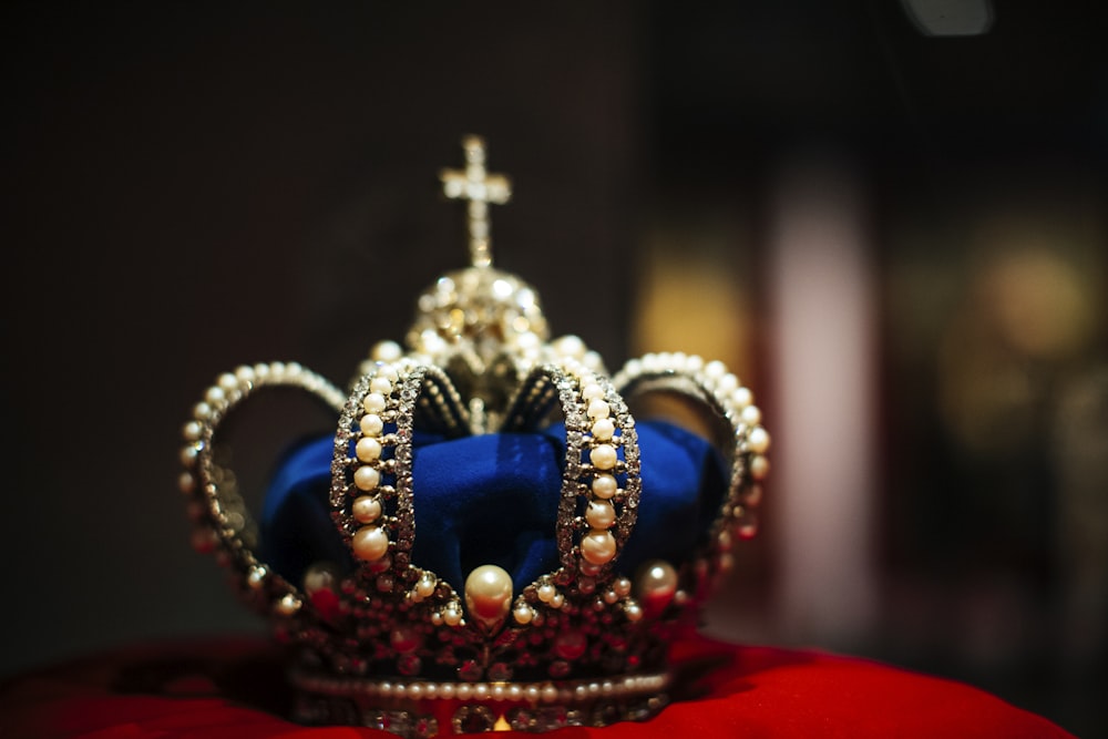 gold and blue crown