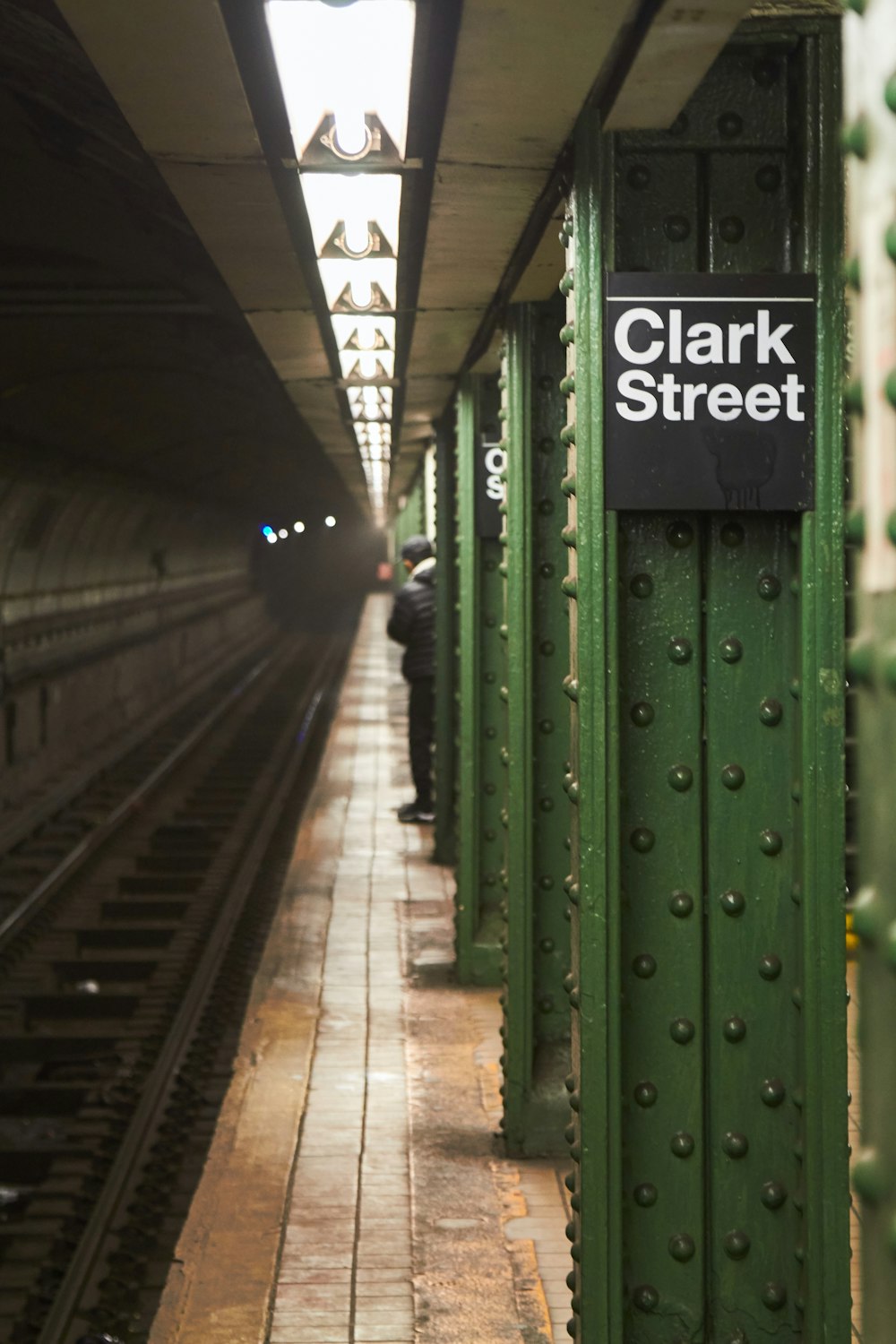 Clark Street railway during daytime