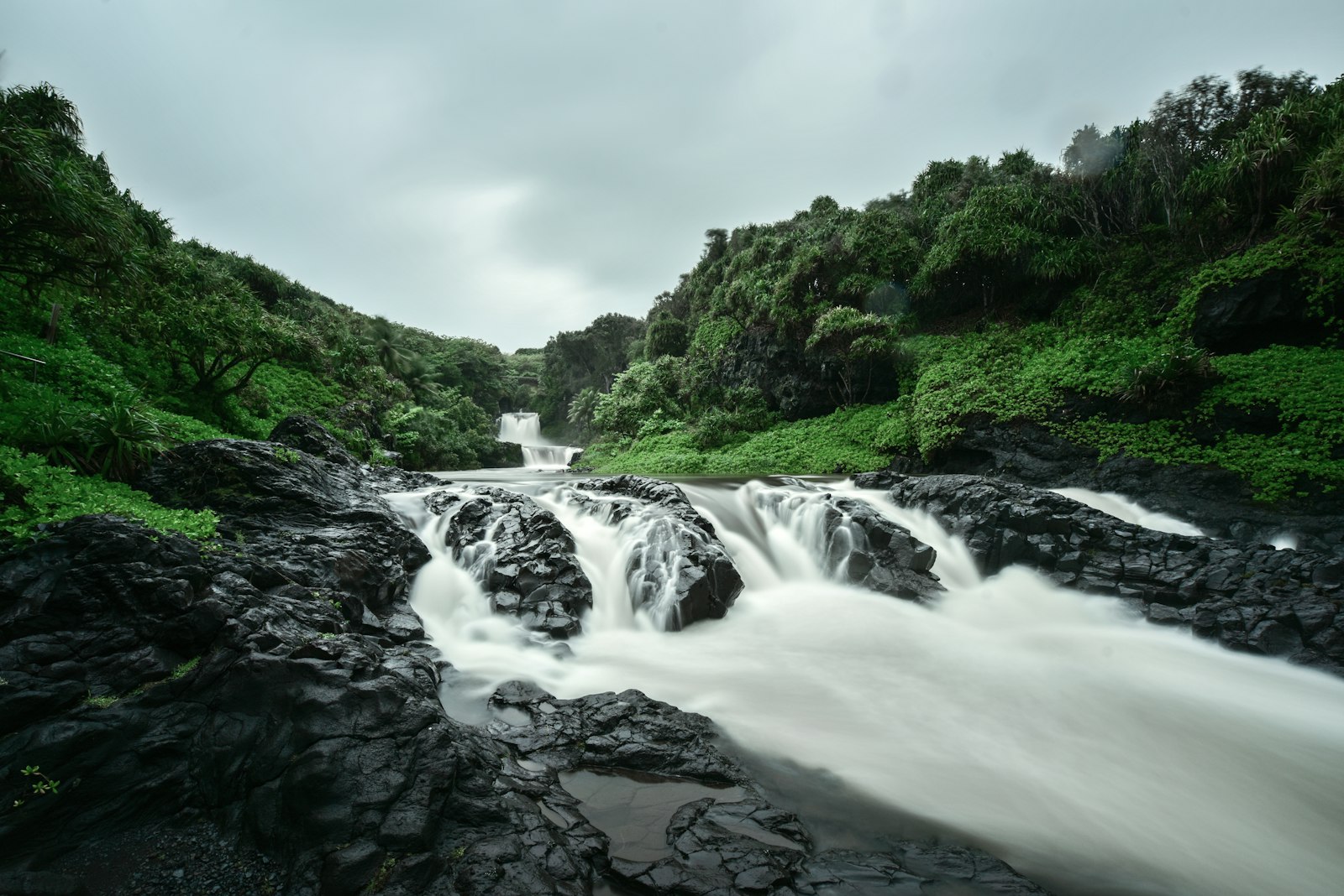 Nikon AF-S Nikkor 14-24mm F2.8G ED sample photo. Waterfalls in the middle photography
