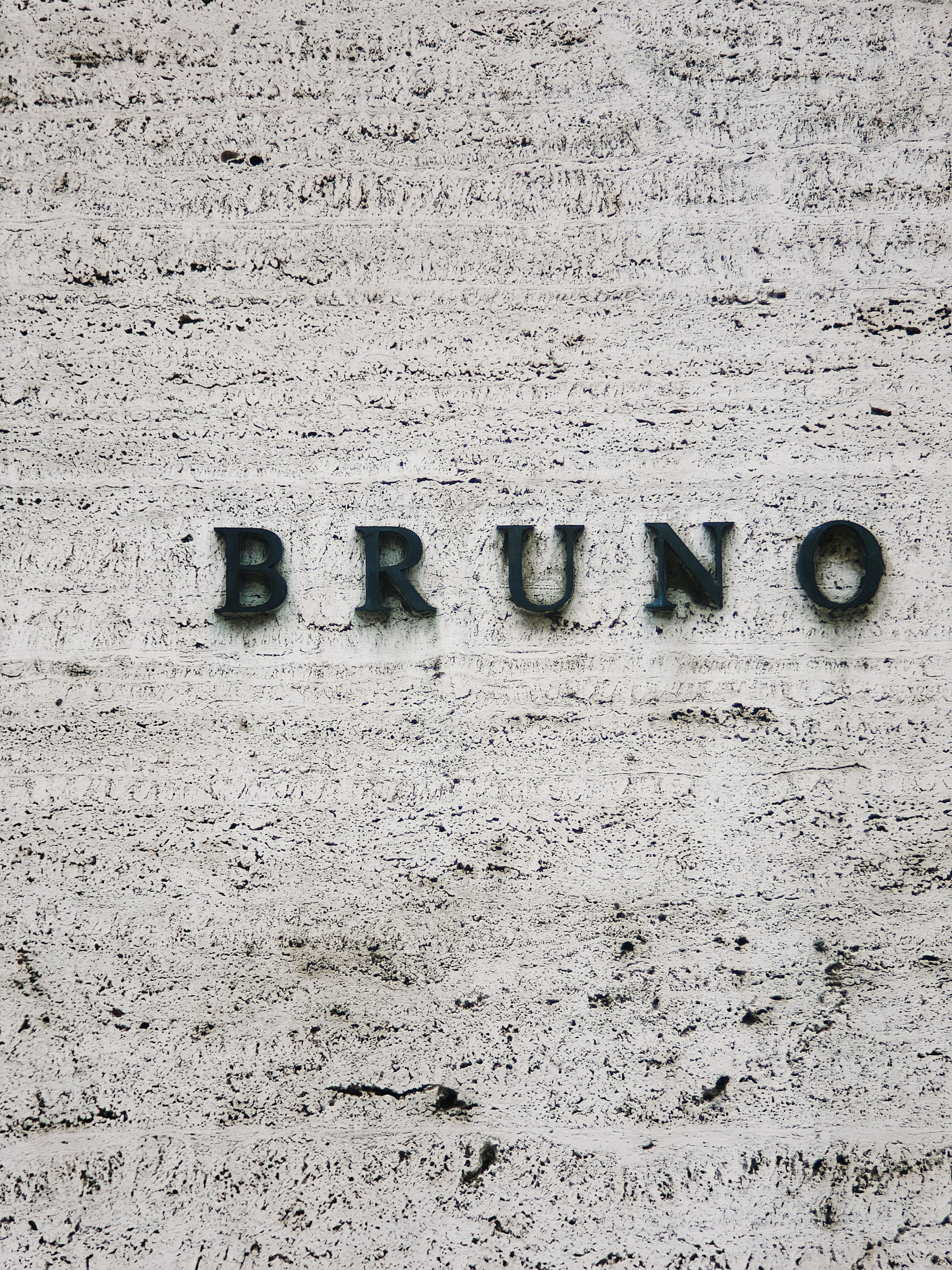 Bruno text on gray background photo – Free Grey Image on Unsplash