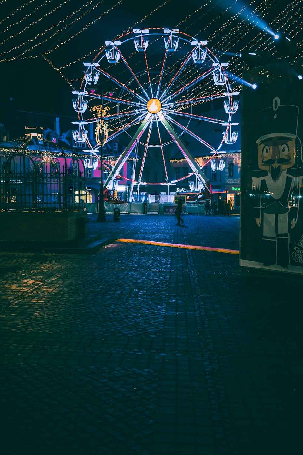 white lighted ferris wheel