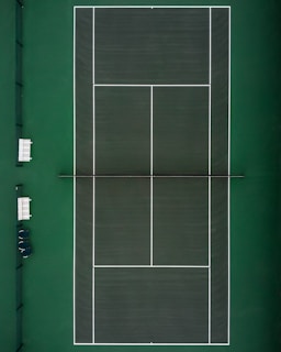 green tennis court