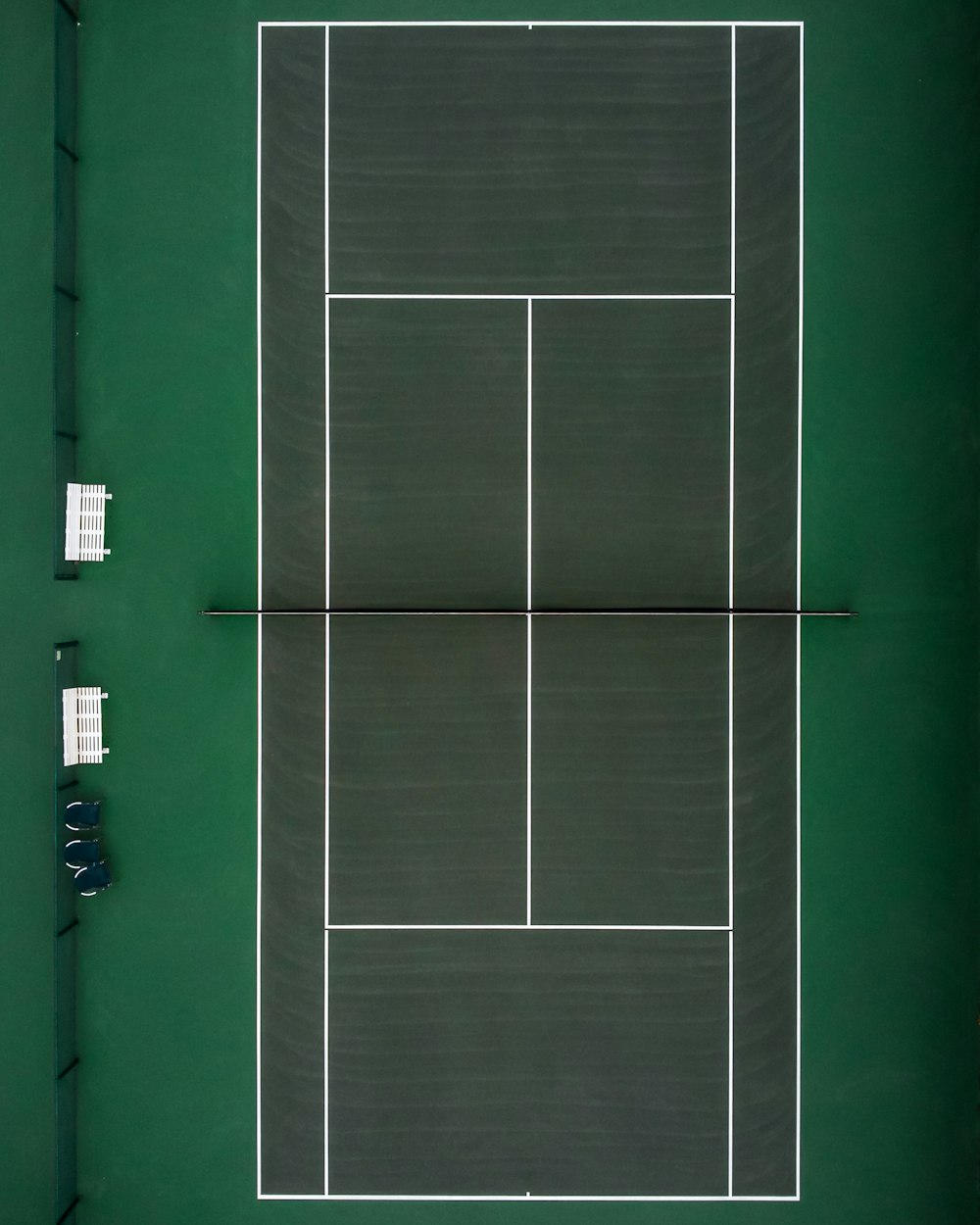 quadra de tênis verde