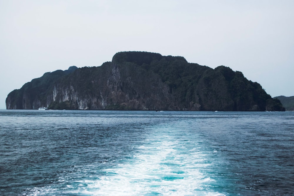 formazioni rocciose sul mare