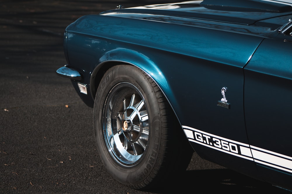 blue and white Ford GT 350