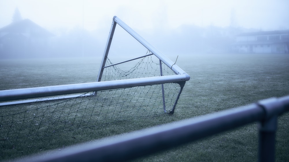 Portería de fútbol blanca