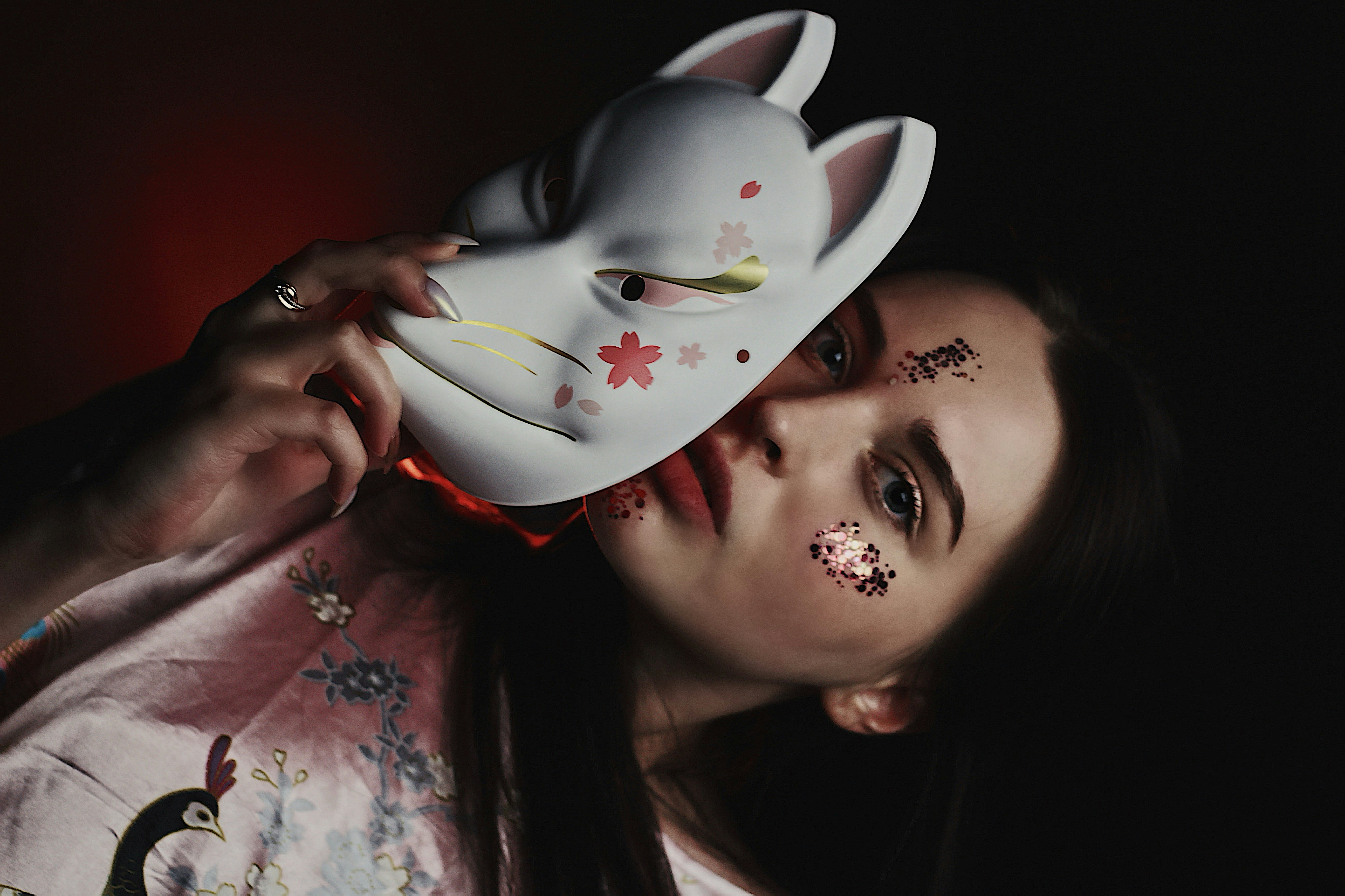 Women's white mask photo Free Grey Image on Unsplash