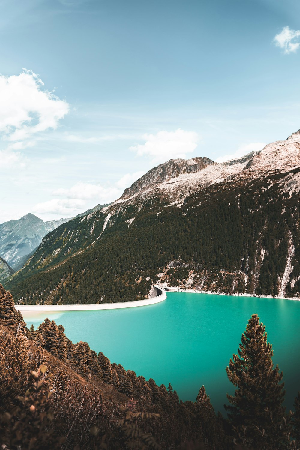 photography of dam during daytime