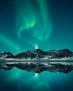 green aurora lights digital wallpaper