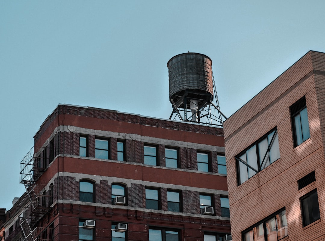 brown high-rise building