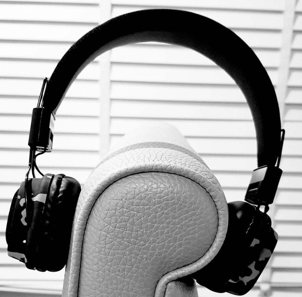 Headphones | 58 best free headphone, music, human and person photos on  Unsplash