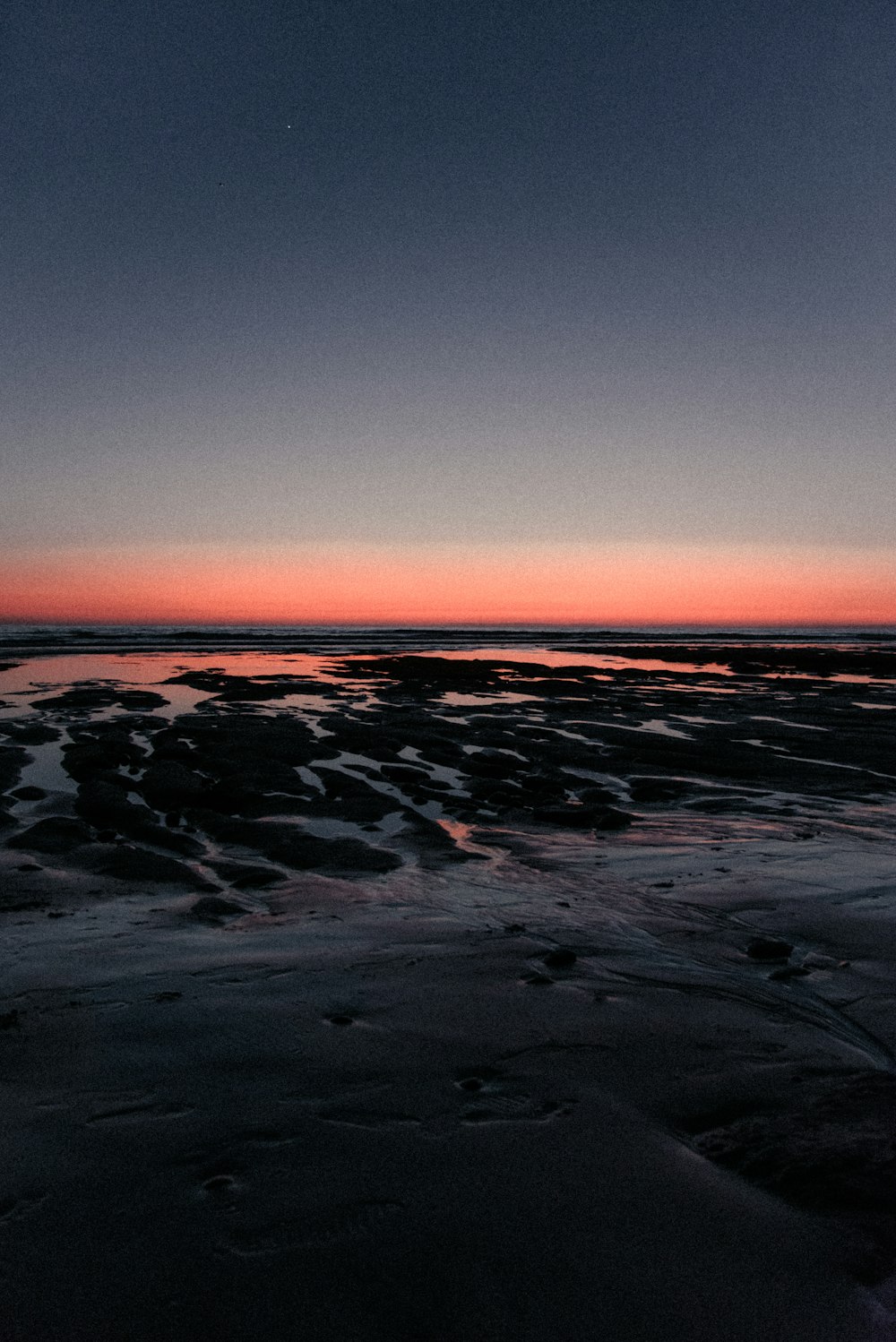 Fotografie der Küste während des Sonnenuntergangs