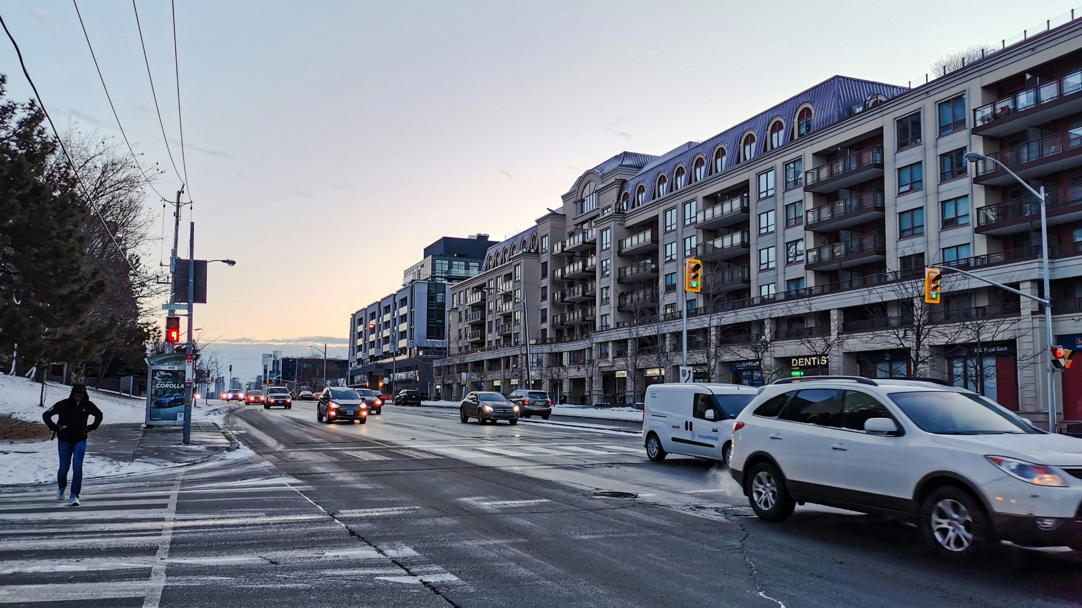 Walnut Ave / Queen St W