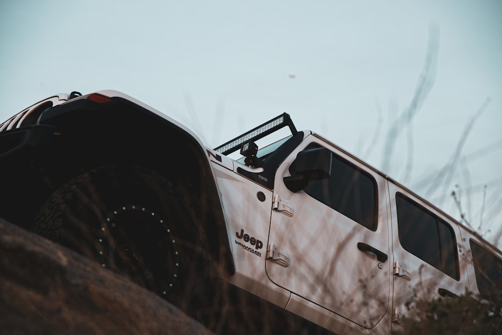 white Jeep Wrangler photo – Free Grey Image on Unsplash
