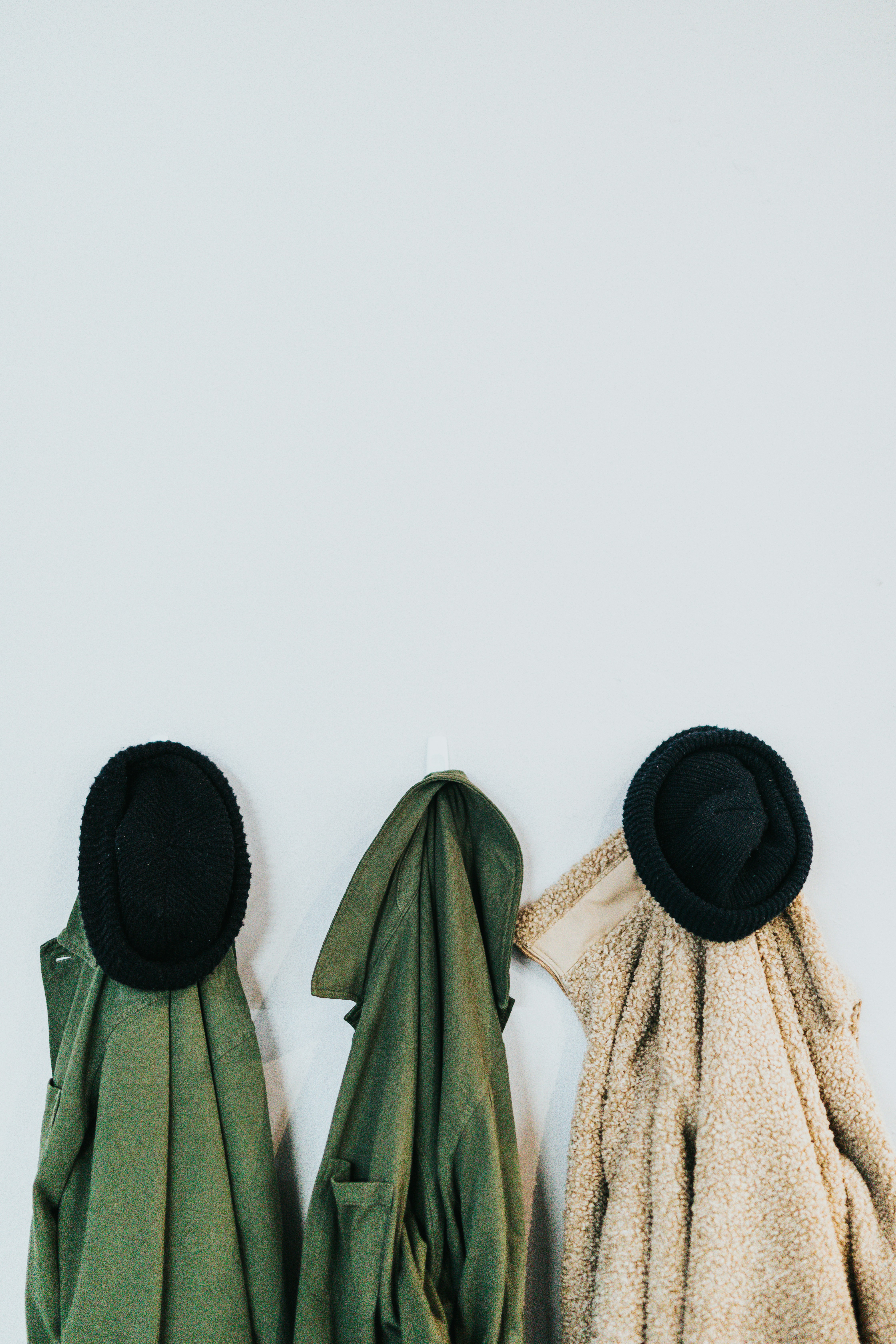 8 Minimalist Wardrobe Styling Scarves for All Seasons