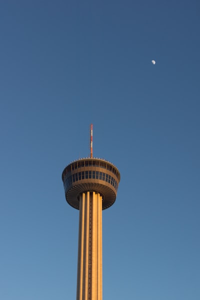 Tower of the Americas - 从 Goliad Plaza, United States