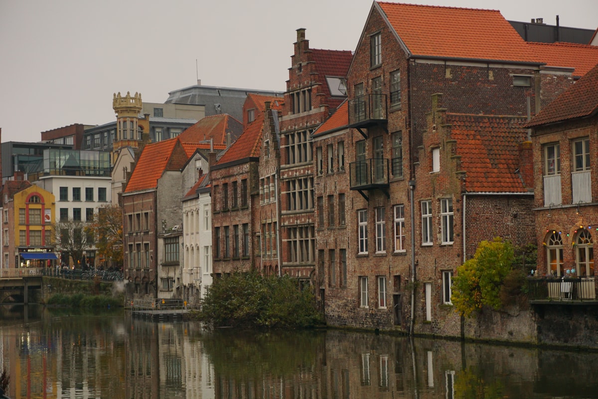 Gent per fiets: de stille kanten van de stad langs kanalen en de Prinsenhofwijk