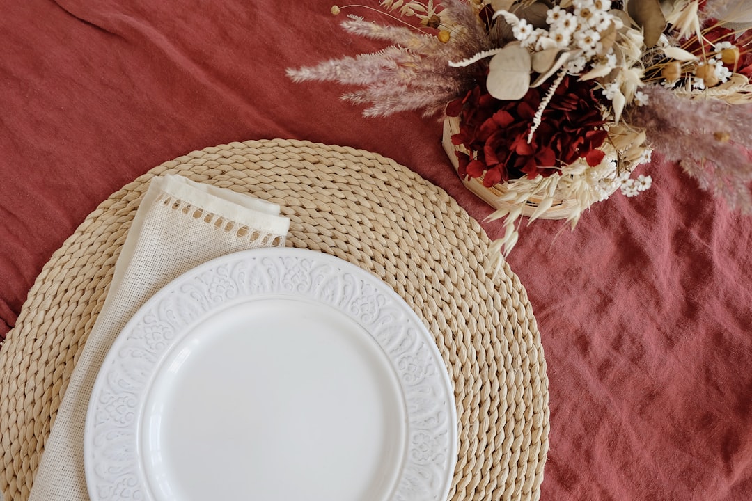  round white floral plate tablecloth