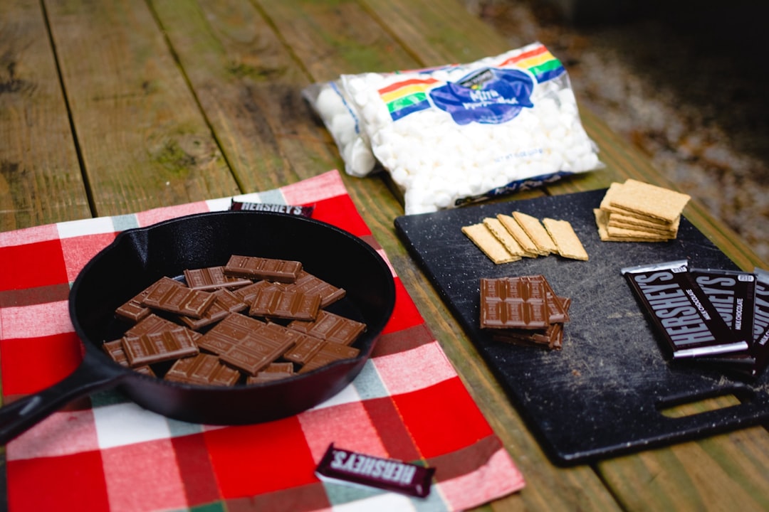 chocolate bars in skillet, Skillet s