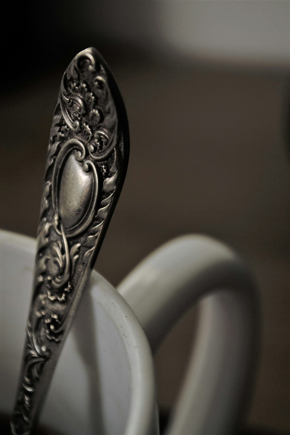 closeup photography of gray metal utensil handle