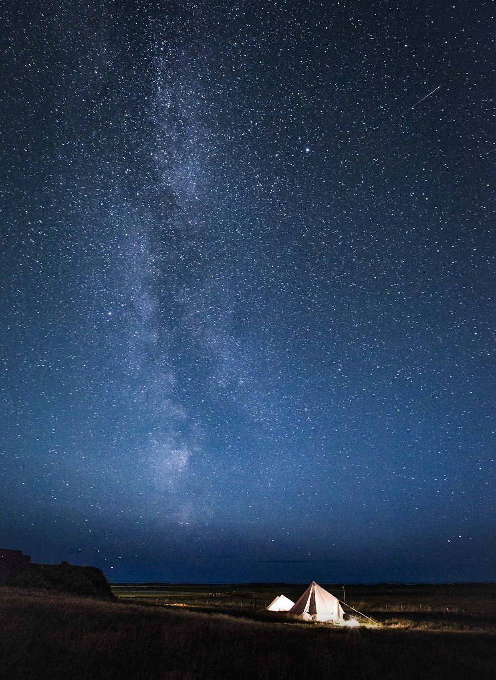 tent under milkyway at nighttime