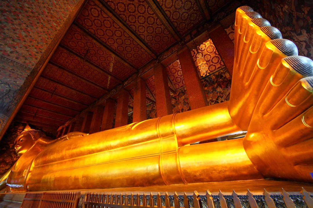 gold Wat Pho the reclining Buddha statue