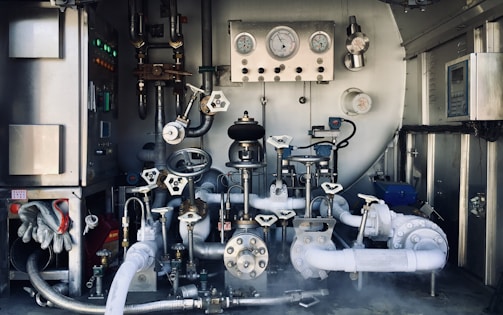 gray metal industrial machine