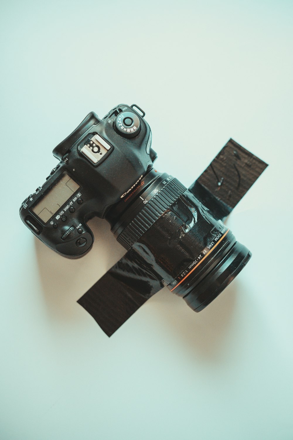 black DSLR camera