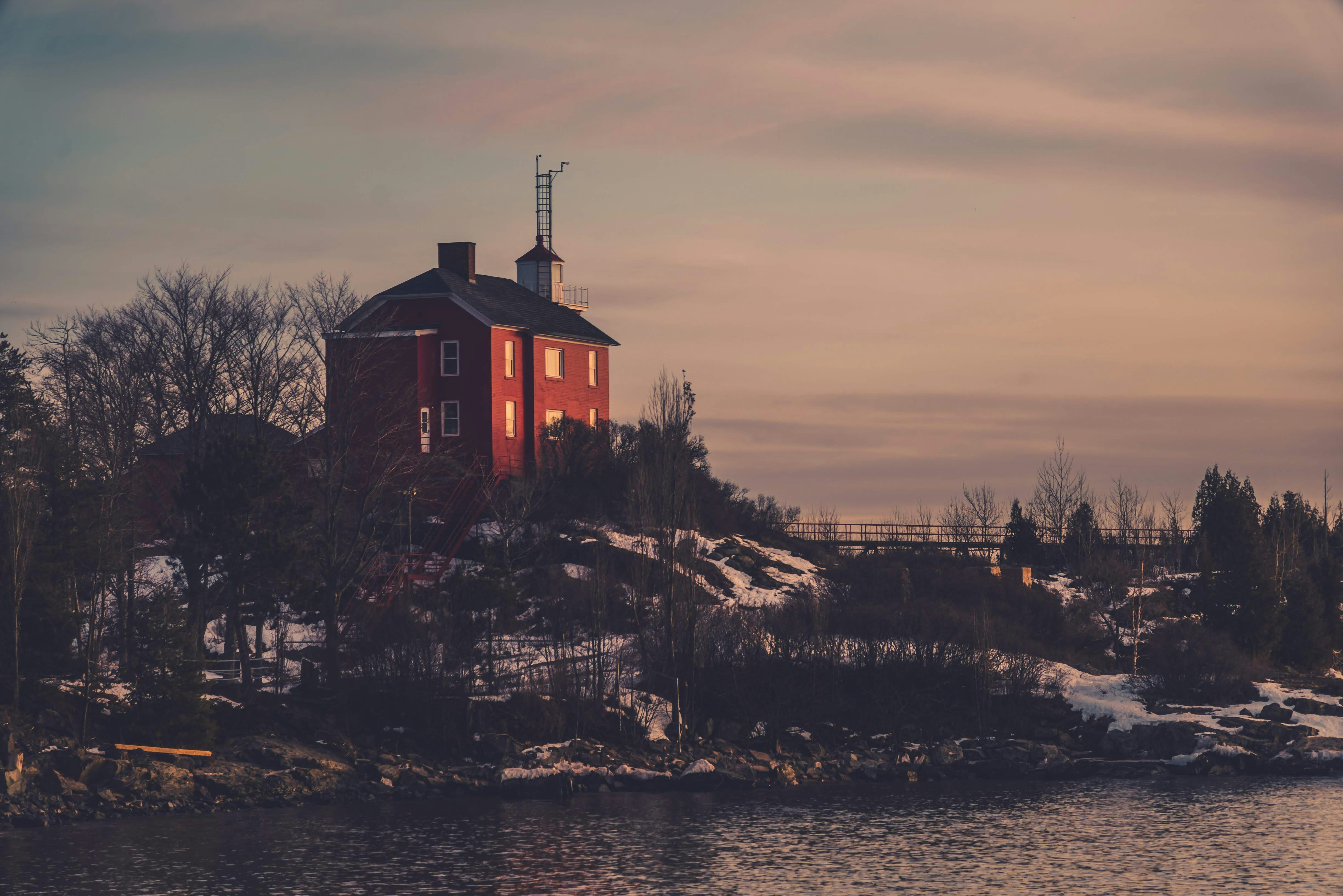 Marquette Volunteer Legal Clinics offer free legal advice — Photo by Max Bender on Unsplash