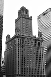 greyscale photograph of building