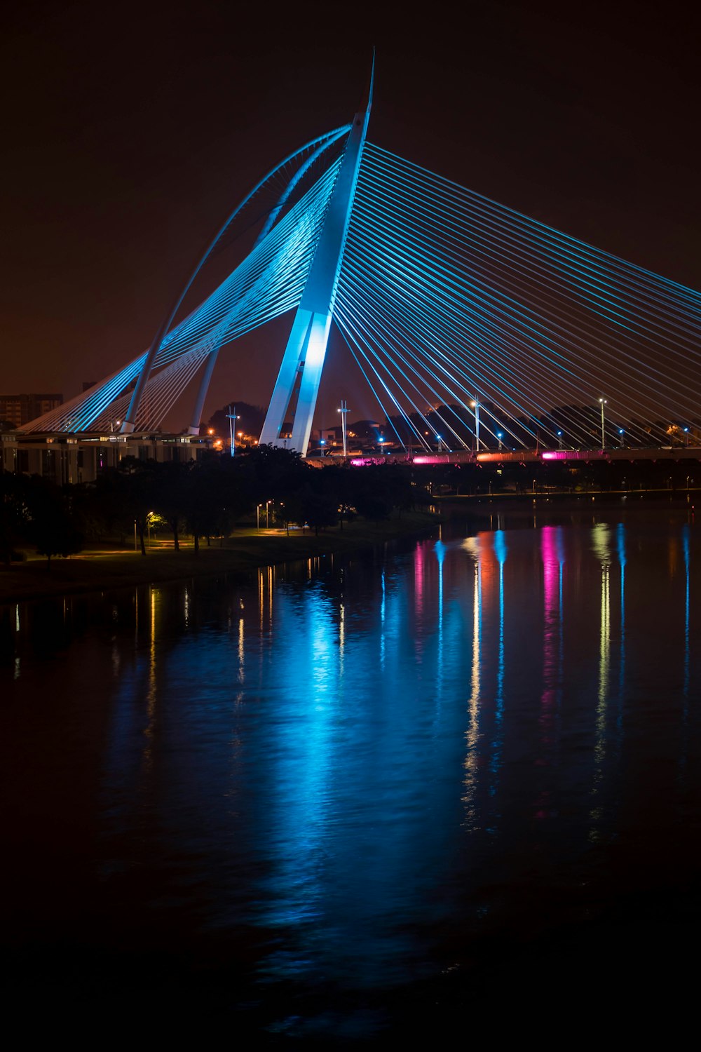 fotografia da ponte de concreto