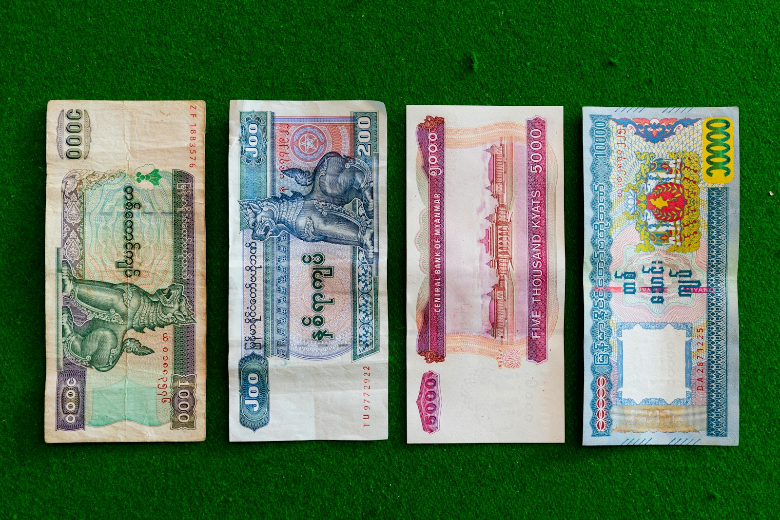 Sony a7 III + Sony Sonnar T* FE 35mm F2.8 ZA sample photo. Four banknotes photography