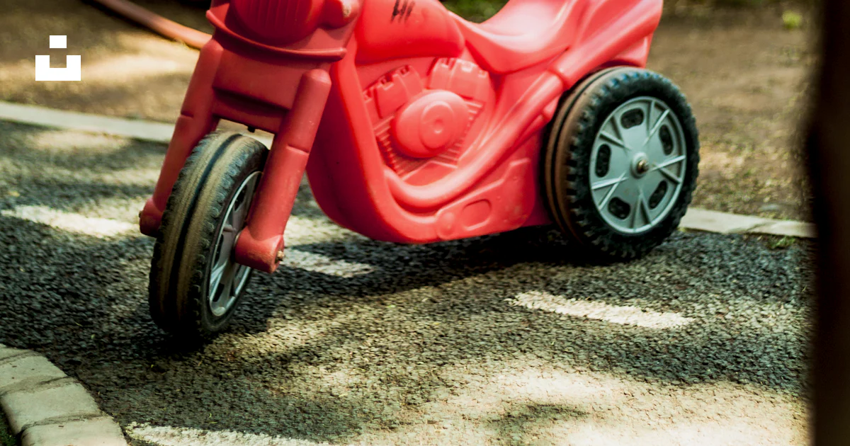 Red ride-on bicycle photo – Free Machine Image on Unsplash