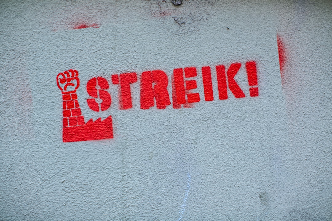 STREIK! – STRIKE – labor union fight for employee & fair payment