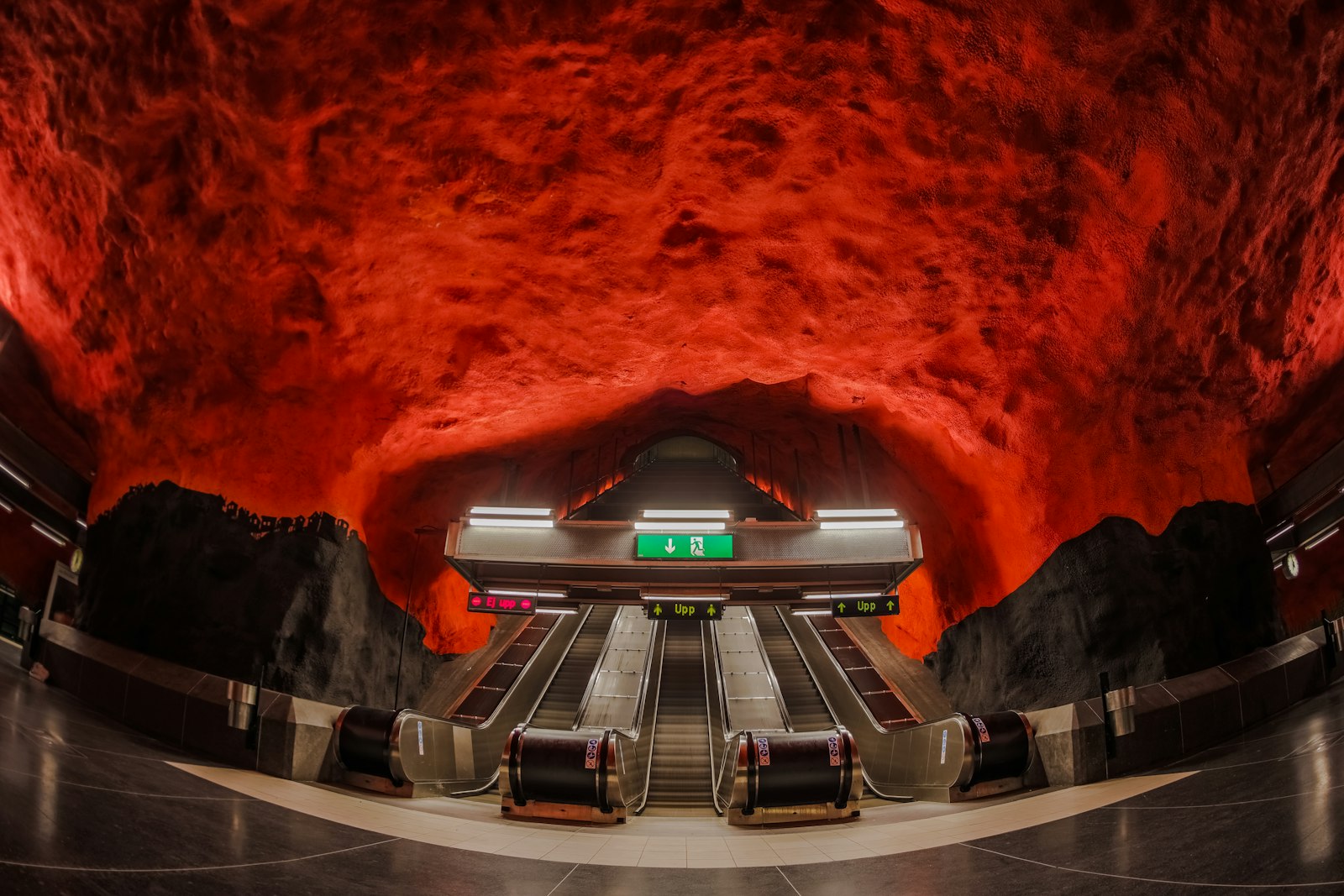 Canon EOS 5D Mark IV + Sigma 15mm f/2.8 EX Fisheye sample photo. Escalator under tunner photography