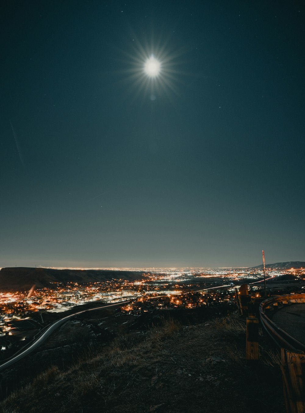 Fotografia a volo d'uccello delle luci della città