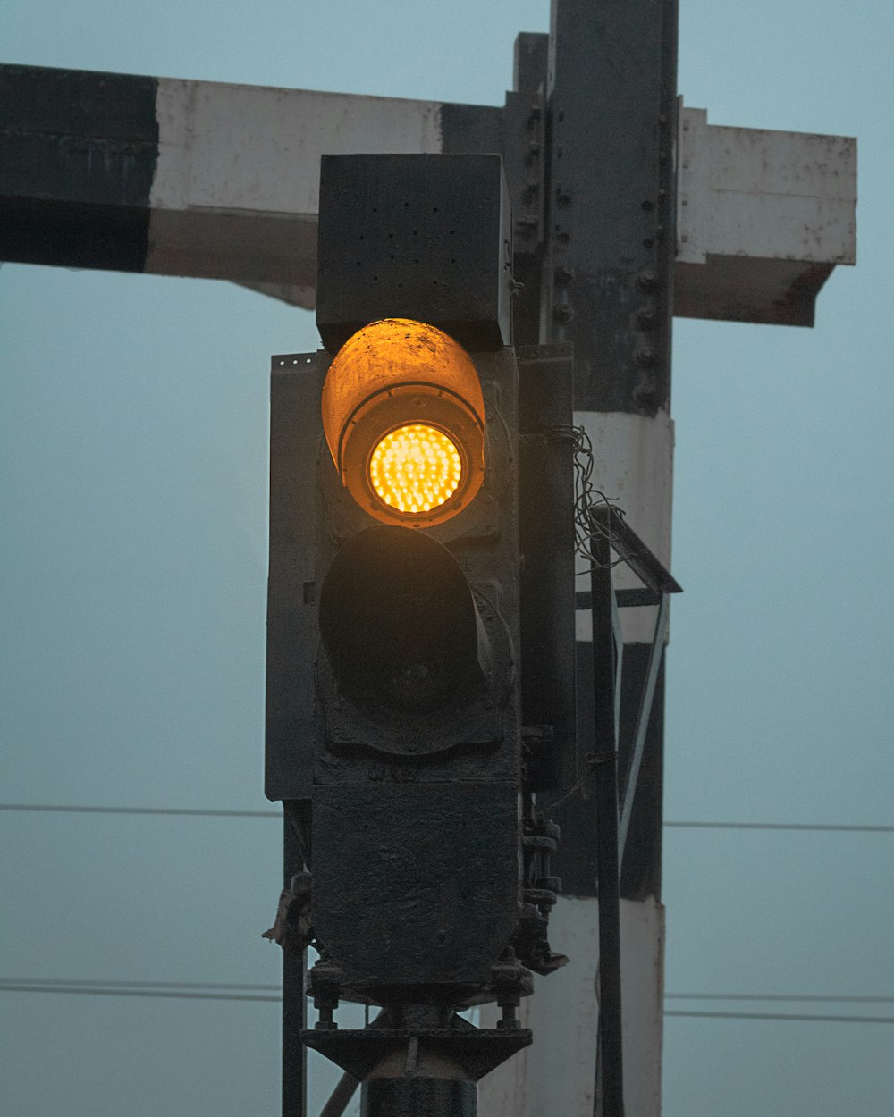 black traffic light turned on during daytime