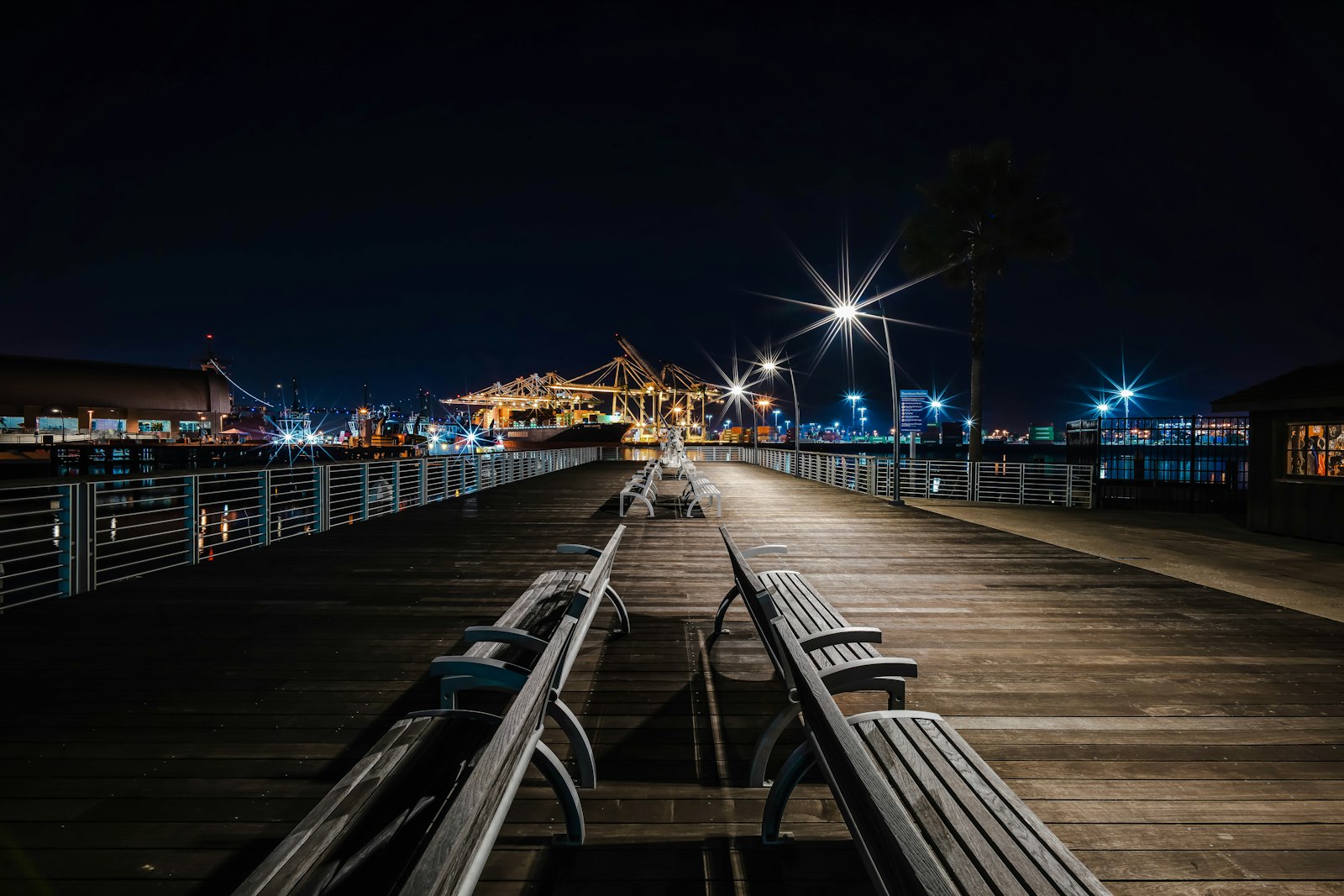 Sony a7R IV + Voigtlander SUPER WIDE-HELIAR 15mm F4.5 III sample photo. Brown wooden benches on photography