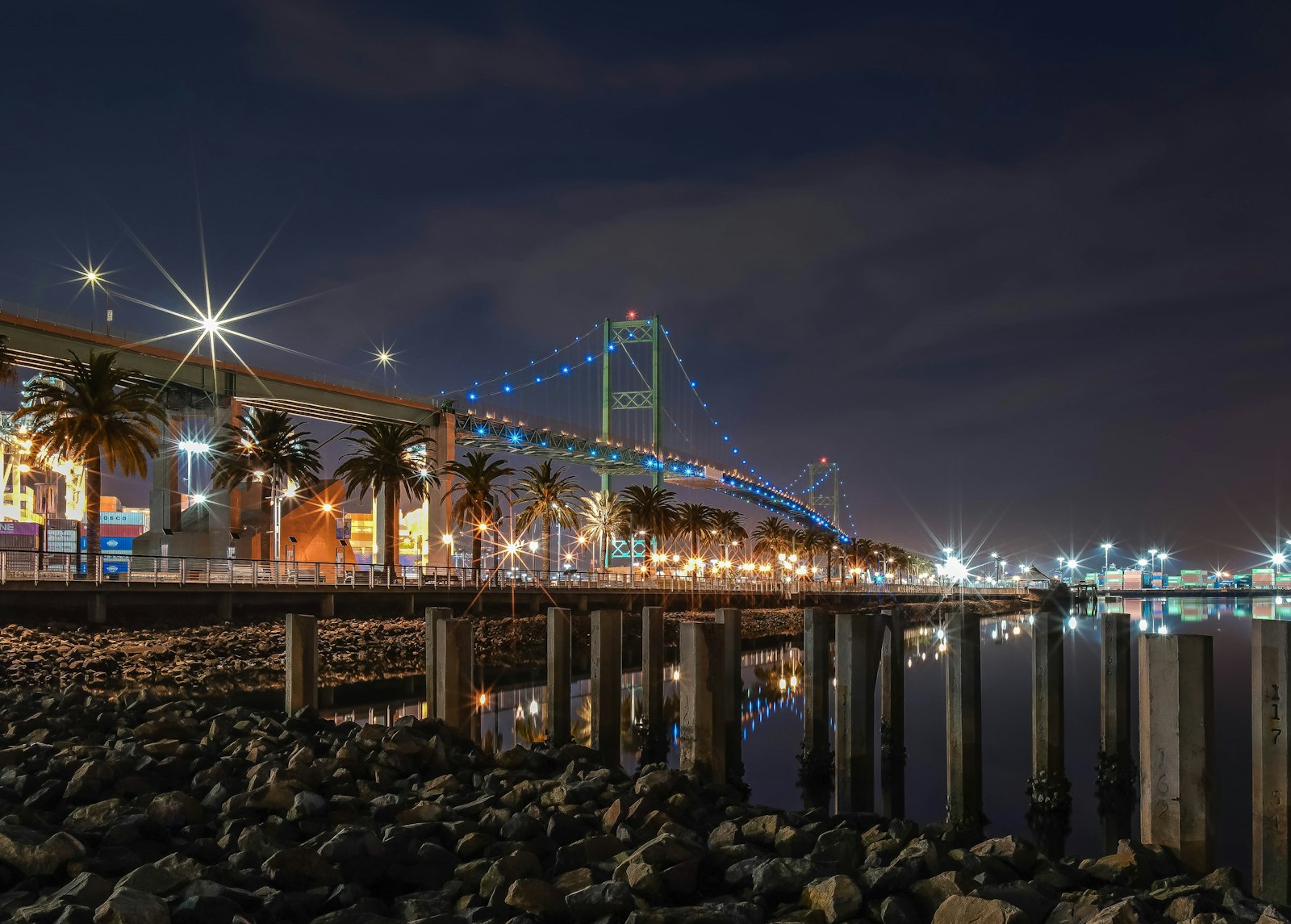 Voigtlander SUPER WIDE-HELIAR 15mm F4.5 III sample photo. Turned-on street lamps photography