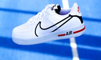 white nike air force 1 low