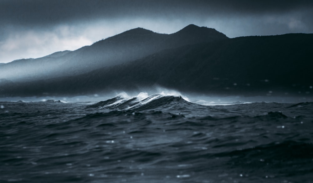 ocean waves crashing on shore during daytime