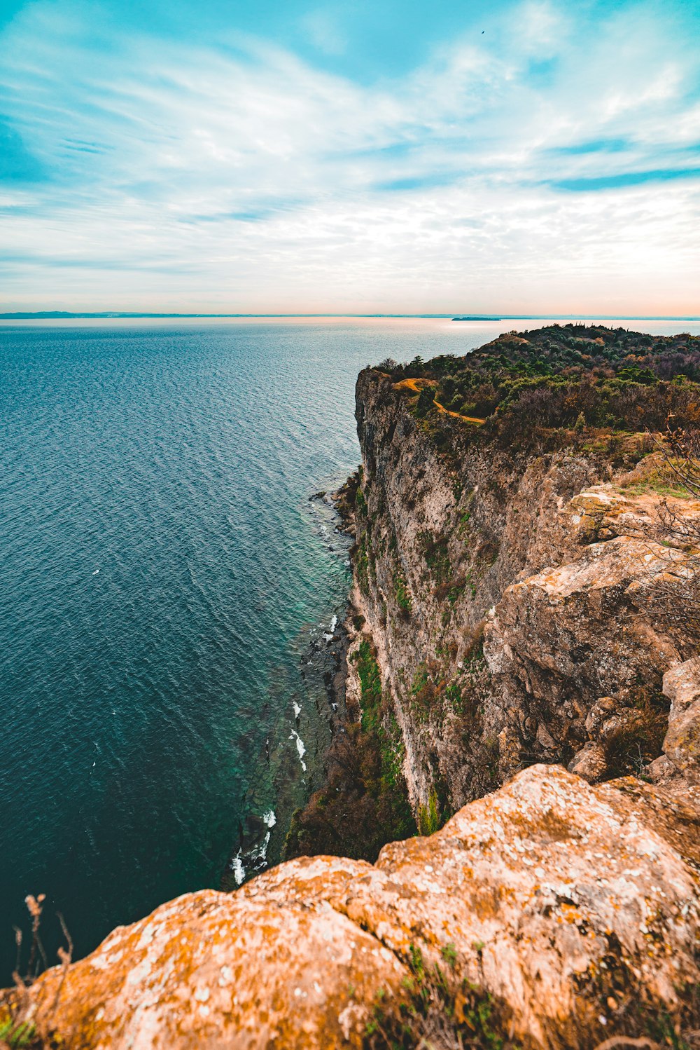 a view of the ocean from the top of a cliff
