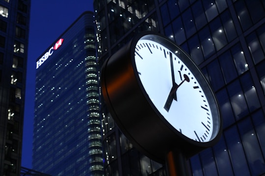 A stopwatch overlaying a city map, symbolizing quick urban reports.