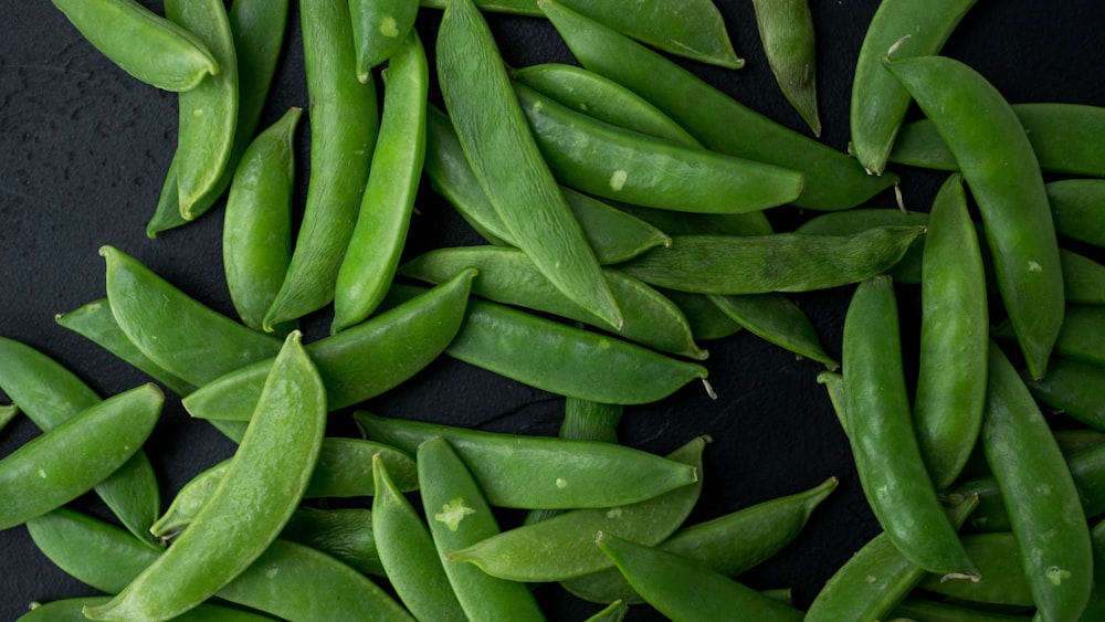 a pile of green beans sitting on top of a table