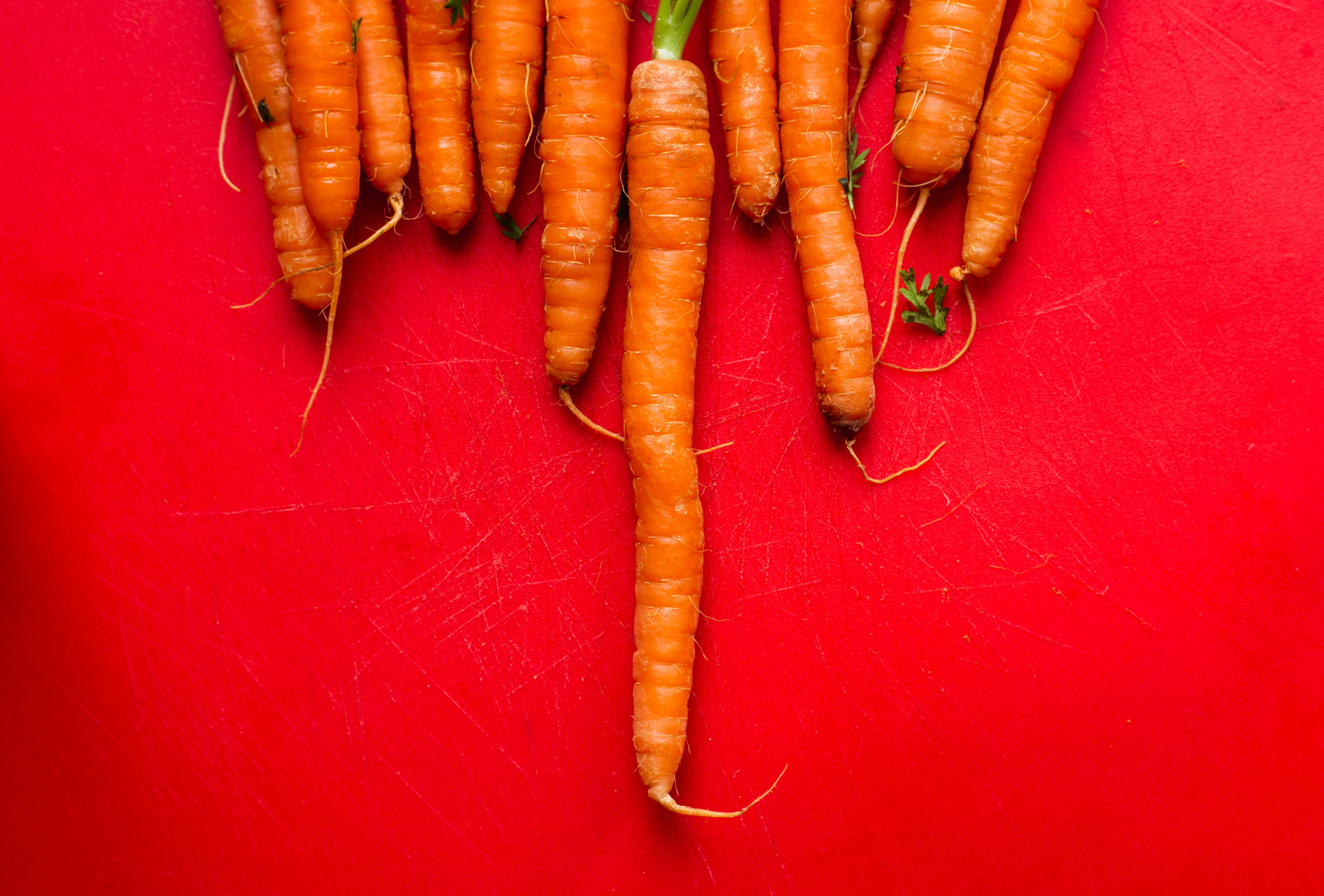 Carrots are an orange rainbow food by Louis Hansel for Unsplash
