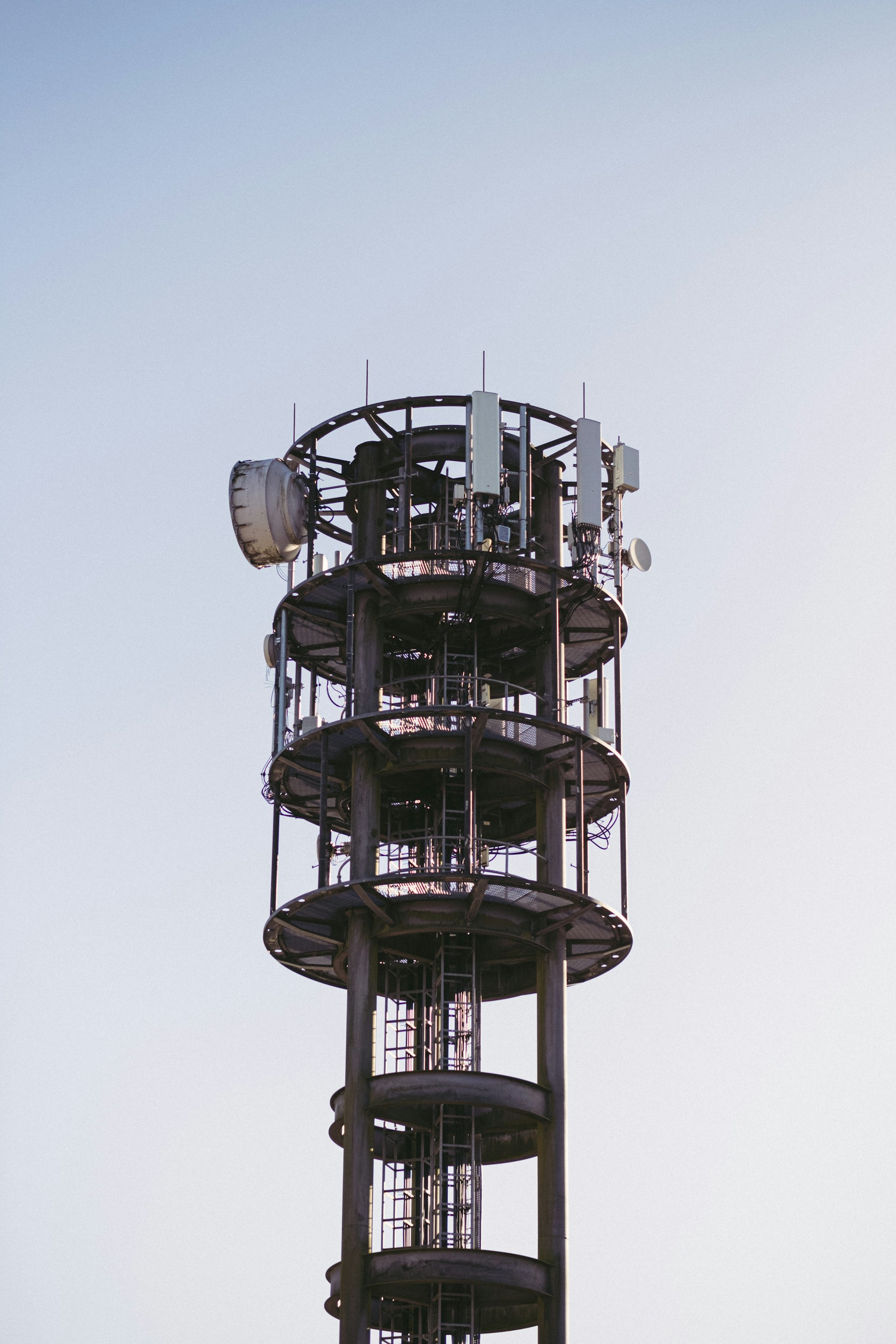 gray computer monitor