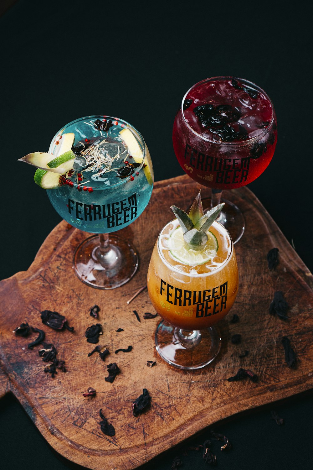 a couple of drinks sitting on top of a wooden tray